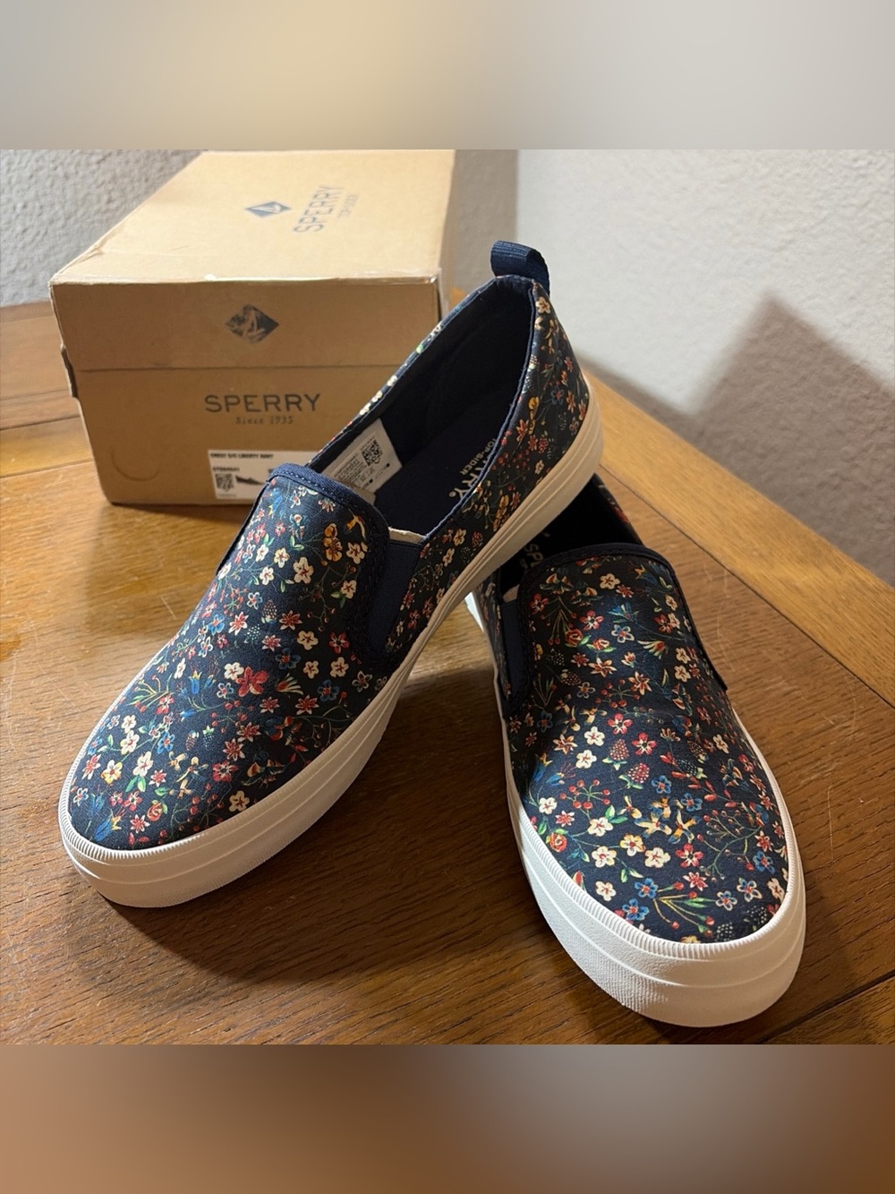 Sperry Women's Size 8.5 Top Siders Crest Liberty Navy Floral Slip-On Flats NEW